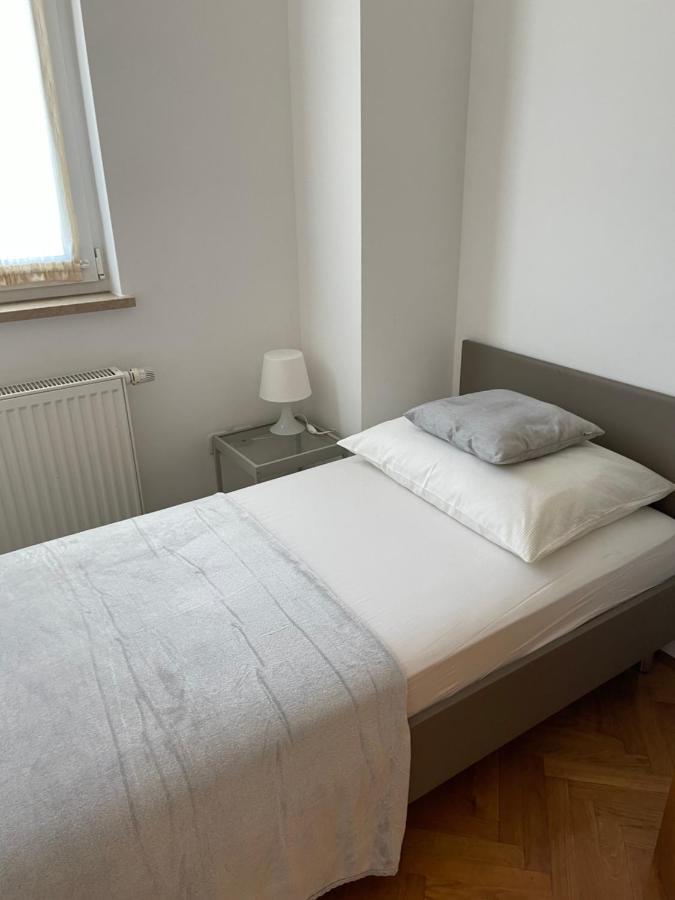 Apartment Isabell Спліт Екстер'єр фото
